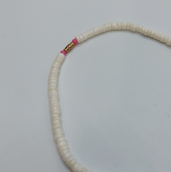 White Heishi Beads and Shell Hawaiian Choker Necklace - Picture 4 of 5